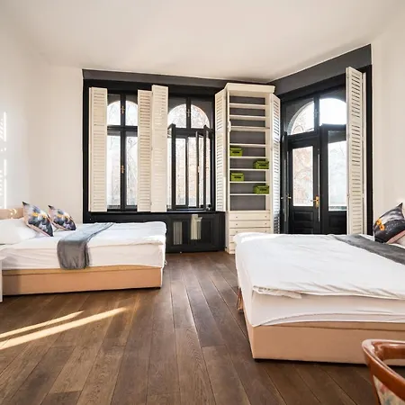 Old Town With Timeless View 아파트 *